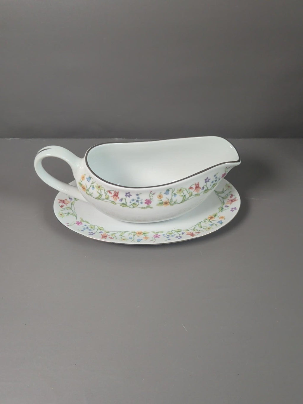 Crown Ming Jian Shuang floral gravy boat and underplate side view