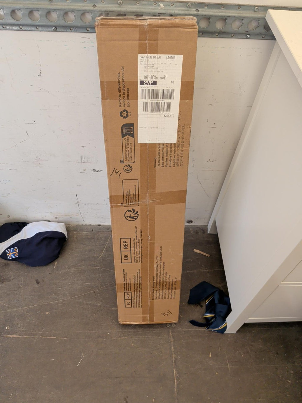 Sealed original UNHO planter packaging side view