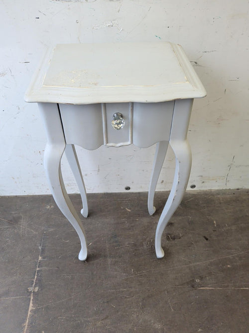 White Painted Single-Drawer Bedside Table – Crystal-Effect Knob & Cabriole Legs