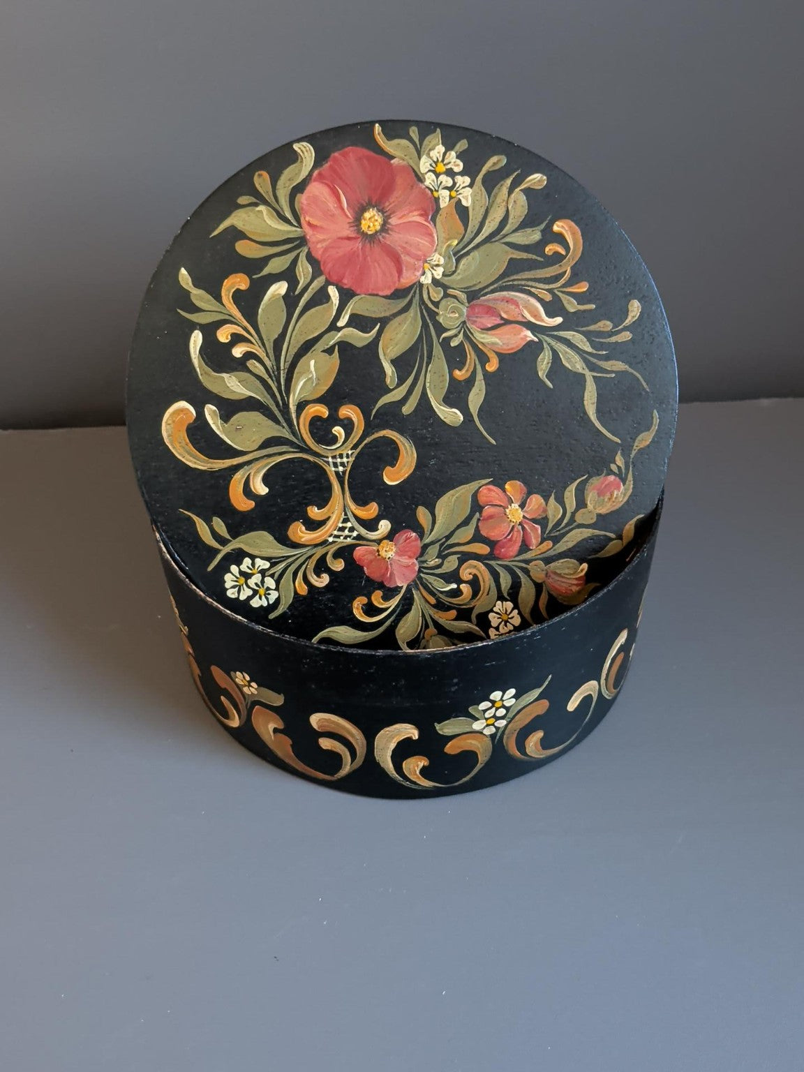 Floral lid and sides