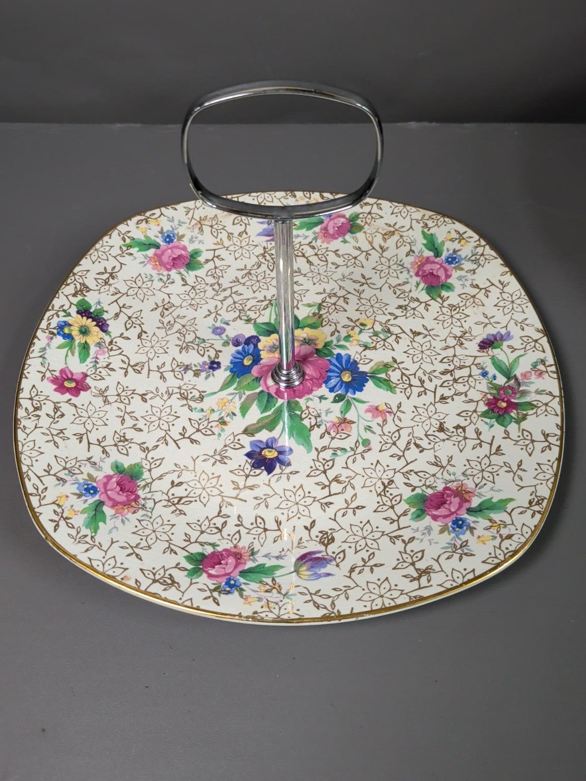 Handled serving plate