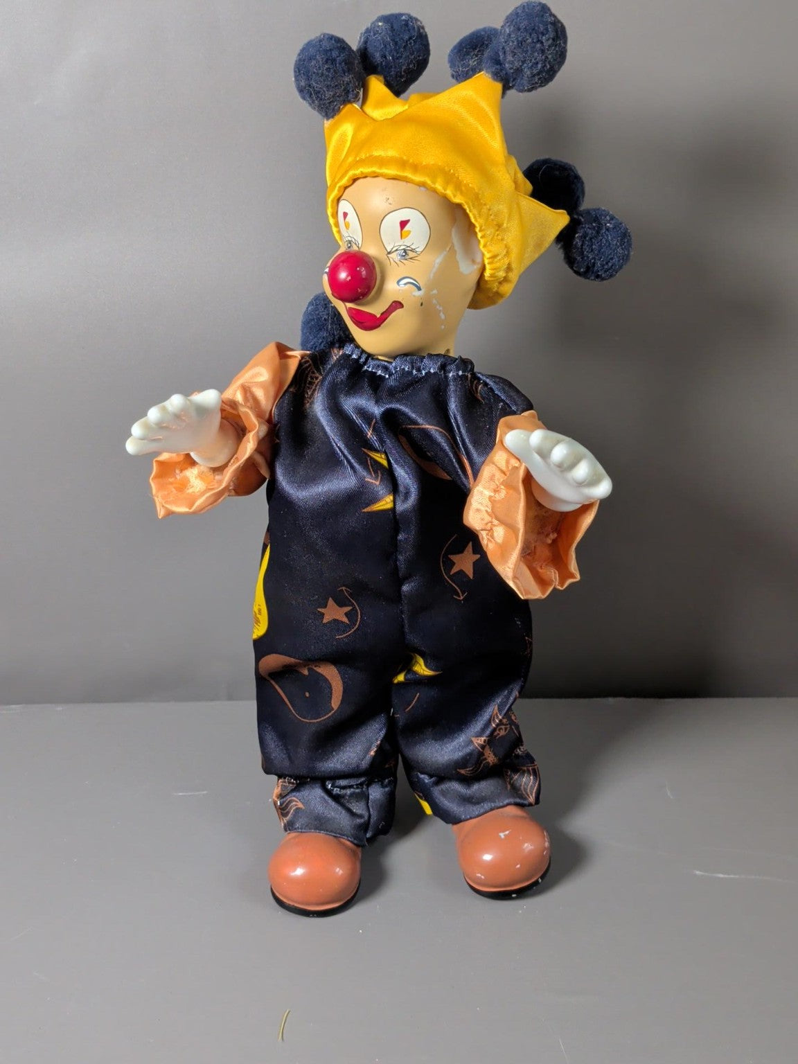 Vintage mechanical clown doll - condition and detail