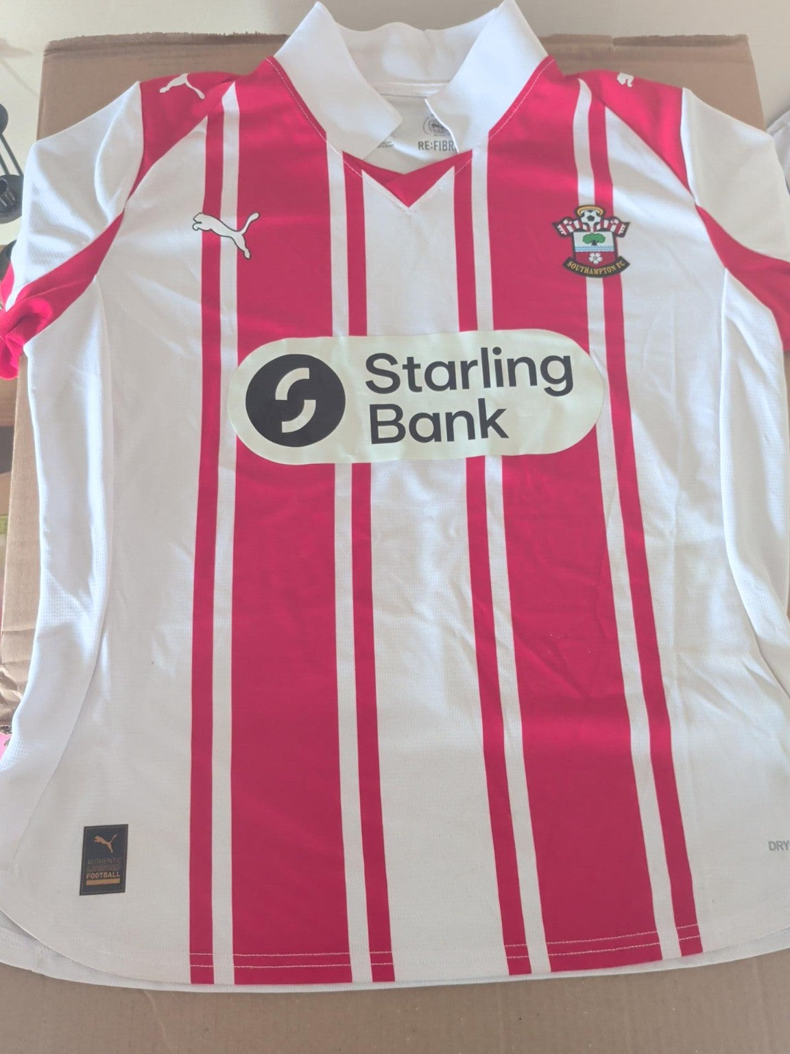 Southampton FC 2025/26 Puma Home Shirt – Starling Bank – Short Sleeve – Size L