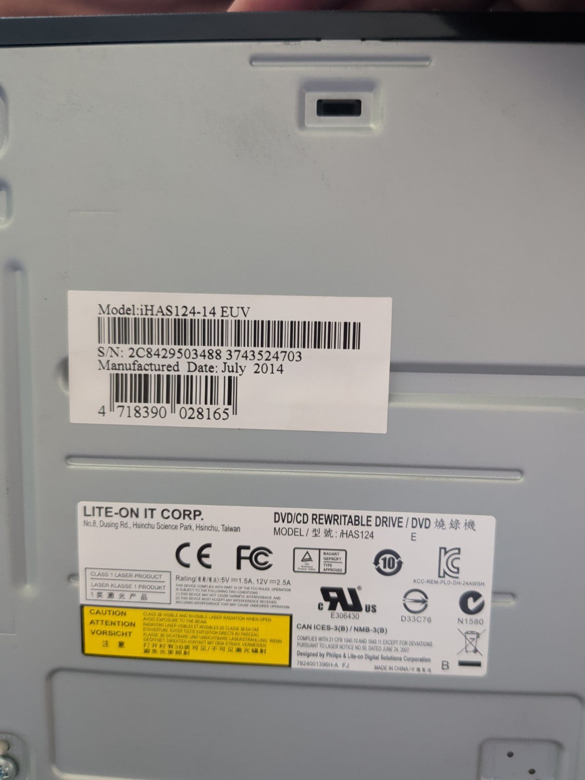 Lite-On iHAS124-14 model and manufacturing label