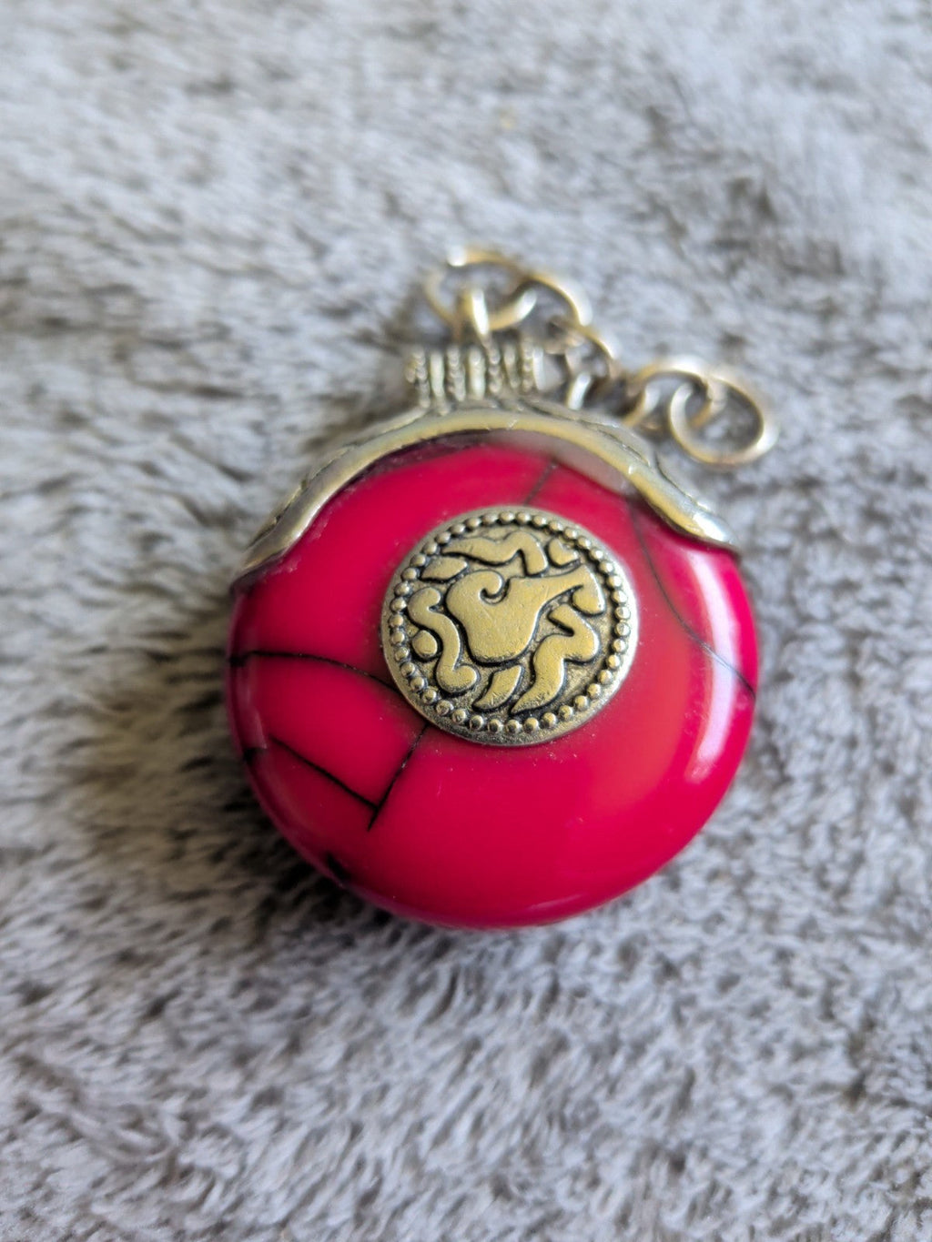 Tibetan style pink stone effect pendant reverse