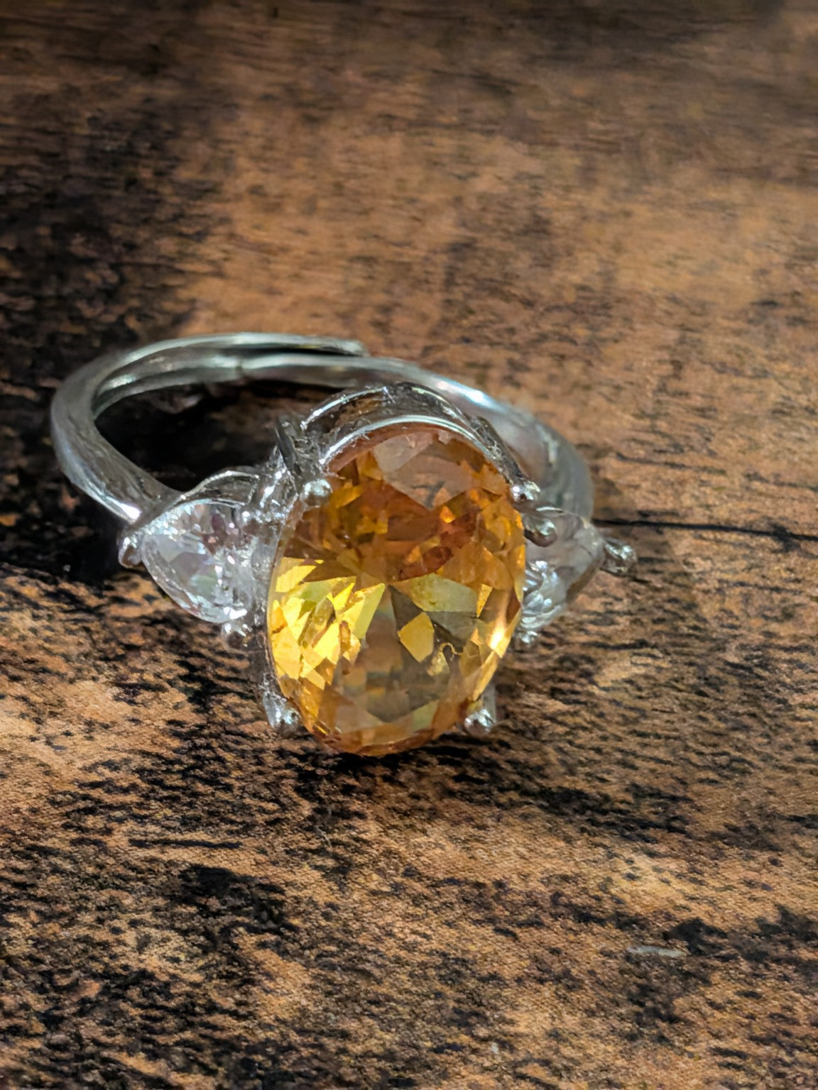 Amber-yellow oval stone adjustable ring front