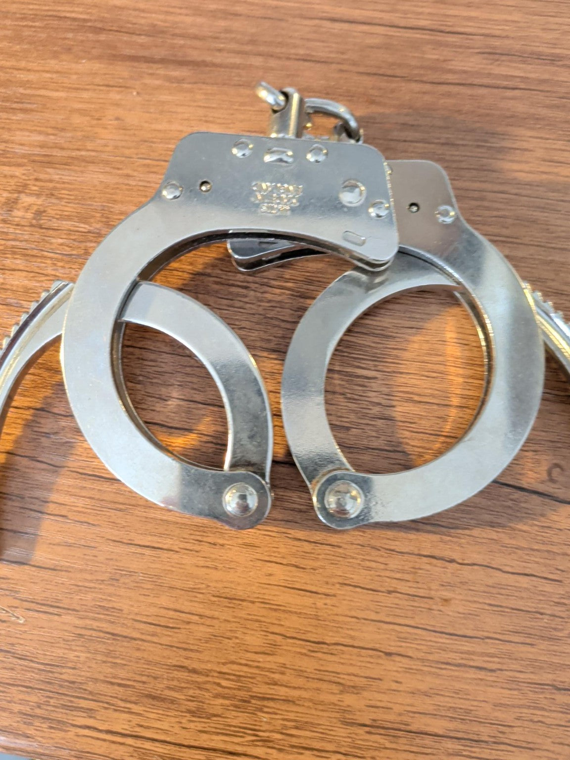 Vintage Hiatts Made in England police handcuffs without key
