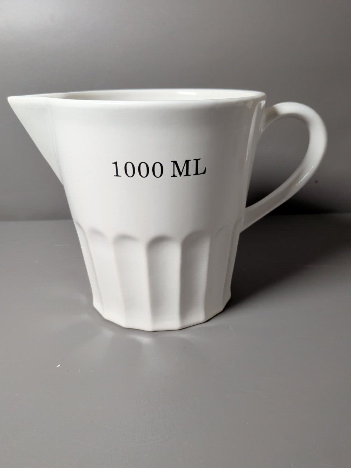 White ceramic 1000ml kitchen measuring jug side view